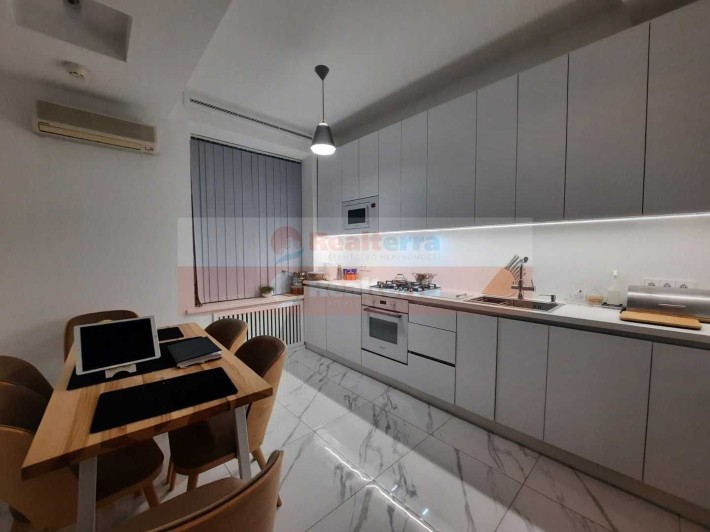 Продаж 3к, сталінка, метро Шулявка 5 хв, Берестейський пр-т,45 - фото 1