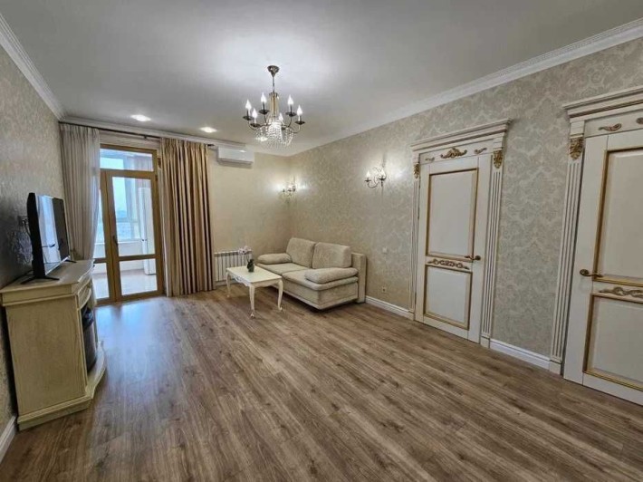 Продам 3к квартиру с ремонтом, ж/м Солнечный Кирпичный Дом, Новострой - фото 1