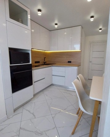 Продам 3к квартиру Центральный район низ Кирова - фото 1