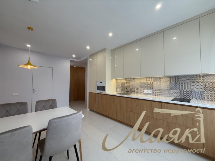 Продажа новой  2х-комнатной квартиры в ЖК Новопечерская Вежа, Киквидзе - фото 1