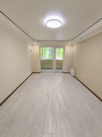 Продажа 2х-комн.кв. ул. Героев 93 бригады 4/9 с новым евроремонтом - фото 1