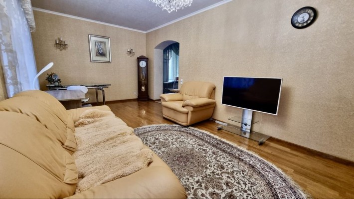 Простора 2к з меблями та технікою . Дніпровський мікр-н . - фото 1