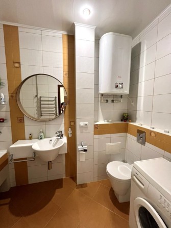 Продается 2 ком полнометражная квартира по  ул Независимой Украины - фото 1