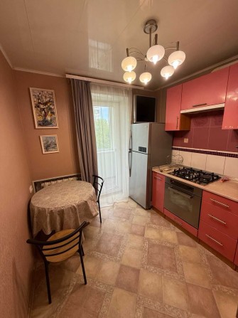 Продам 3-кімнатну квартиру з ремонтом та меблями - фото 1