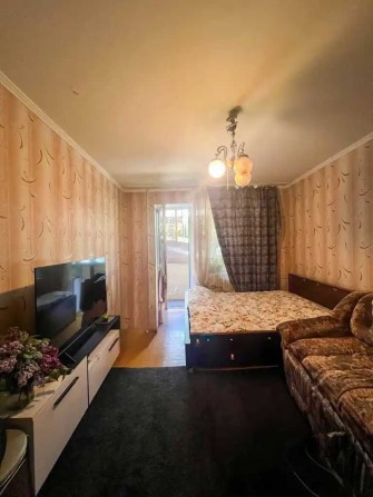 Продам просторную 1 ком квартиру (40кв.м.) ЖМ Победа 4 - фото 1