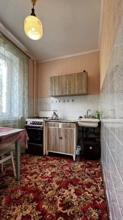 1 кімнатна кватира на 2 поверсі з 9-ти  вул. Героїв України/Жадова - фото 1