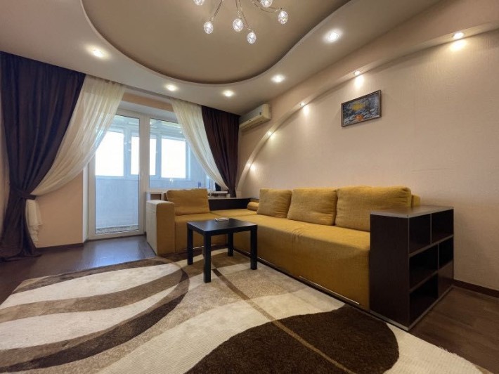 Продам 3-кімнатну квартиру на ж/м Тополя-1 - фото 1