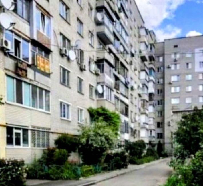 БОЛЬШАЯ. 39,3 метра , Продам в Кирпичном доме, ул. Бахчисарайская - фото 1