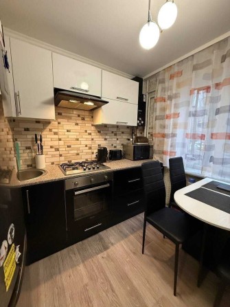 Продам 3-к квартиру з ремонтом на Казакевича 12 квартал - фото 1