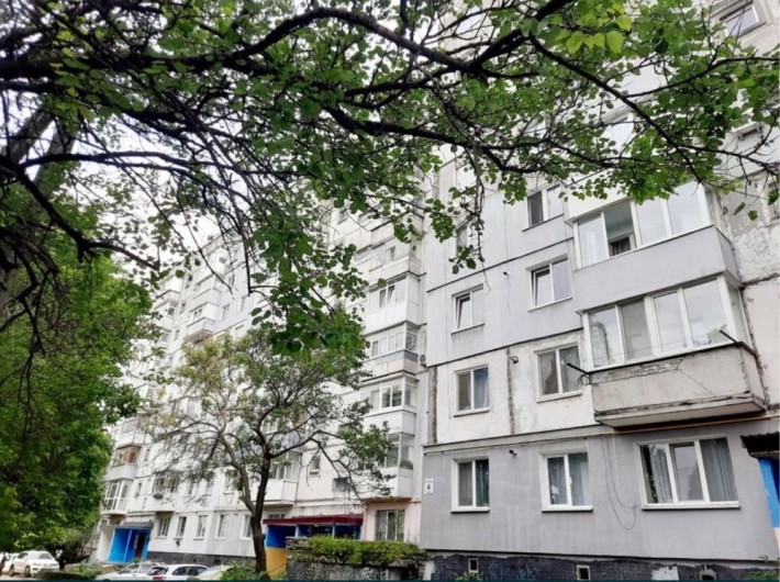 Продам не кутову 2к з АГО на Бєляєва(Віктора Френчка), 8 школа, 6/9 - фото 1