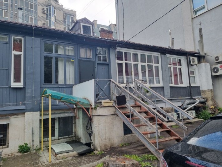 Продам большую квартиру в самом центре. - фото 1