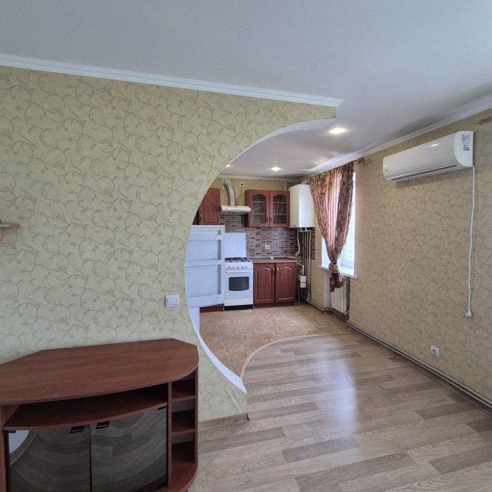 Простора 3-кімнатна квартира з меблями,технікою та АГВ - фото 1