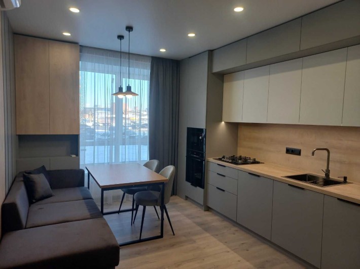 1-но кімнатна квартира в НОВОБУДОВІ з дизайнерським ремонтом - фото 1