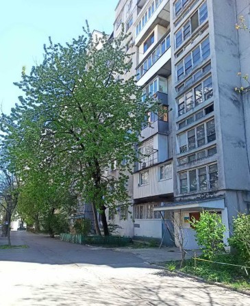 Продам 1 комнатную квартиру в Центре в высотном доме - фото 1