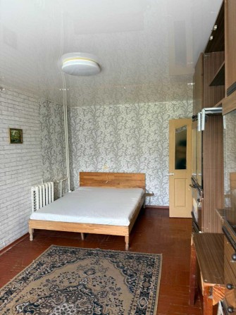 Срочно! 1но комнатная на среднем этаже за 18 500 - фото 1