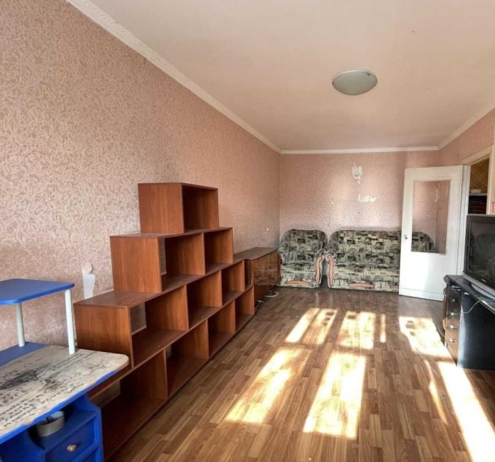 Продам 1 к. квартиру на Космонавтов| Средний этаж| Застекленный балкон - фото 1