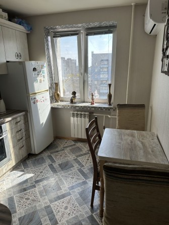 Продам 2х.квартиру 8/9 S-52м2. кирпич,газ, на П.Поле - фото 1