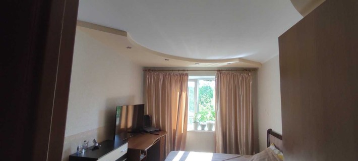 Продаю в Корабельном районе 3- х к.квартиру на третьем этаже. - фото 1