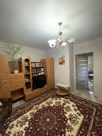 Продам 2 х ком квартиру Правый берег - фото 1