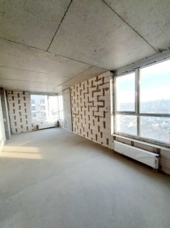 ТЕРМІНОВО продам 2-о к/к 70 м2 в новобудові. НАЙНИЖЧА ЦІНА ЗА М2 ! - фото 1