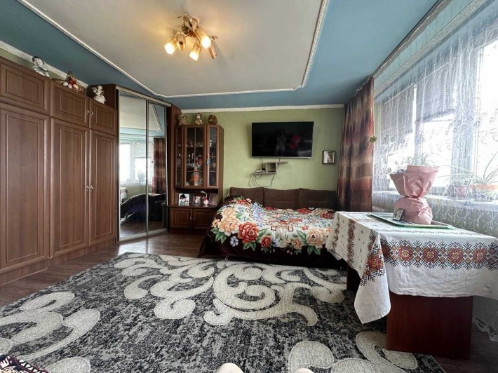 Продаж квартири в гуртожитку: 2дві кімнати, вигоди та кухня - фото 1