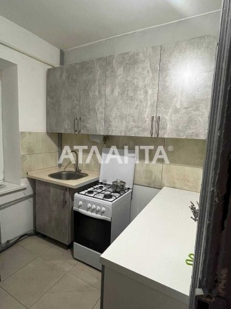 В продаже 2 комнаты в комунальной квартире на Шилова с кап.ремонтом. - фото 1