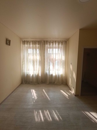 Продам 2 комнатную квартиру с ремонтом возле парка Стрелка - фото 1