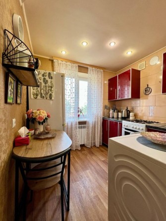 Продам 2-х к квартиру по улице 23 августа,3 с хорошим ремонтом - фото 1