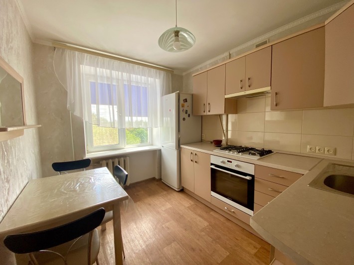 Продается  2 к.к. с ремонтом на Космонавтов( р-н Баштанского рынка) С2 - фото 1