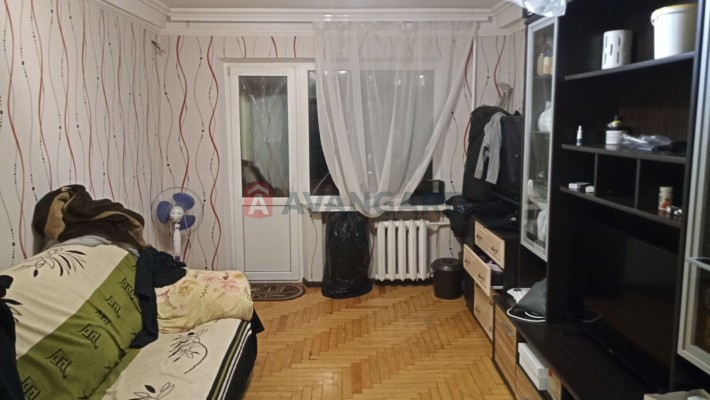 Продаж 2 к кв Комунарський рн Варус. Середній поверх. - фото 1