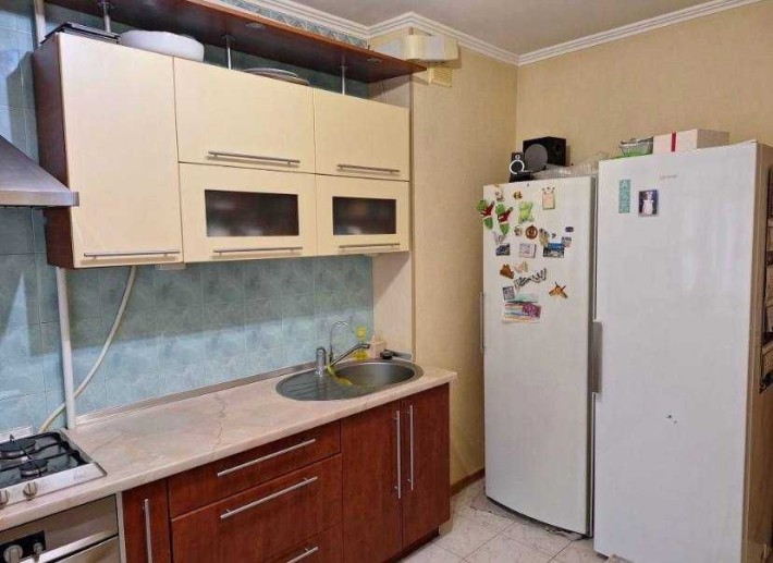Продам 3-х кім на вул. Середній - фото 1
