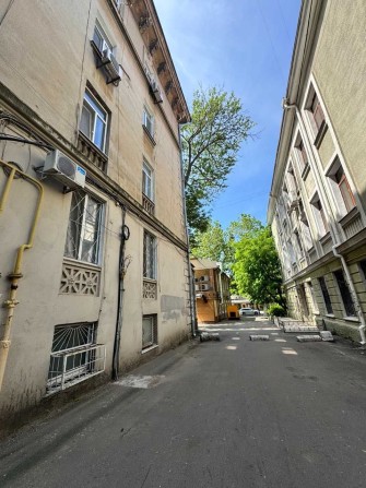 Продам 2-кімнатну квартиру у сталінці на Фонтані біля Парку Перемоги - фото 1