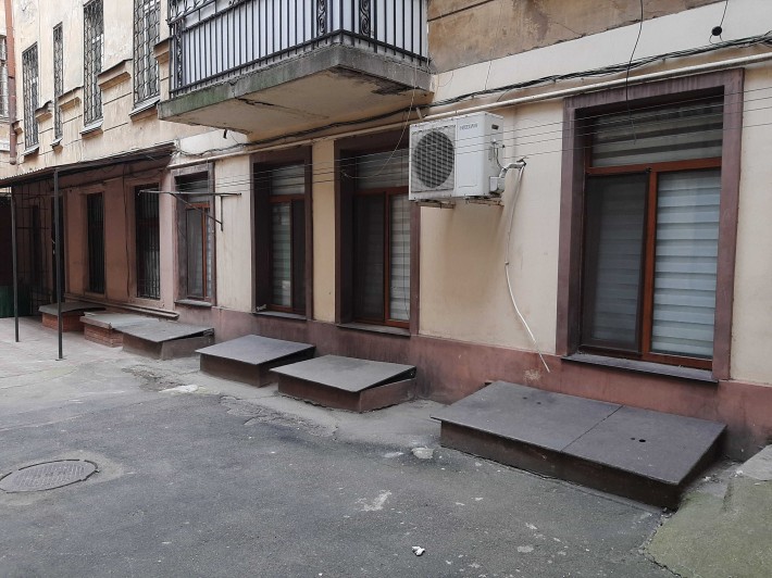 Продам 3Х КІМНАТНУ КВАРТИРУ в центре - фото 1