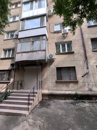 Продаю 2 комн. Сталинку , старый центр , под коммерцию - фото 1