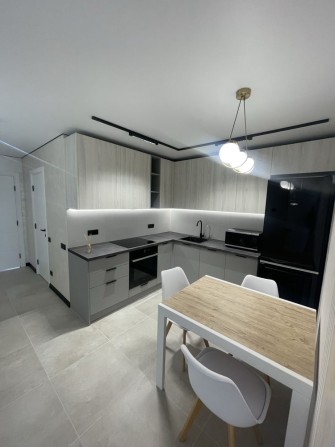 Продаж 2-кім.кв.з дизайн.ремонтом і меблями.Ціна:106000$ - фото 1