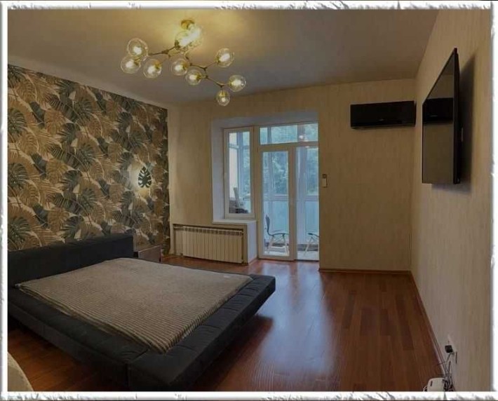 Продам 2 комн. из. кв. Сталинка. м. Научная (403336) - фото 1