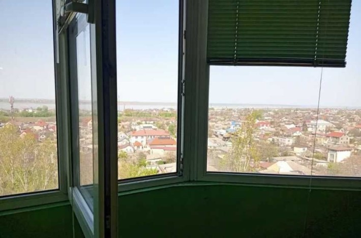 ТЕРМІНОВО 3 кімнатна простора в сотовому будинку на Добровольского - фото 1