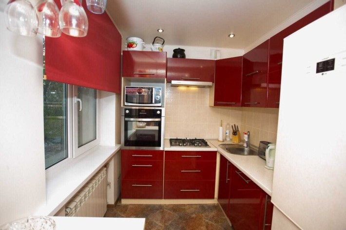 Продам 3 комнатную квартиру возле метро - фото 1