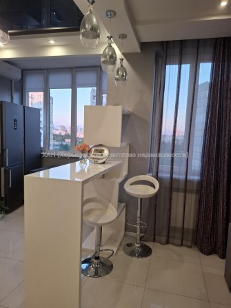 Продам 3  ком. в кирпичном  доме с ремонтом ЖК "Гвардейский " Д19 - фото 1