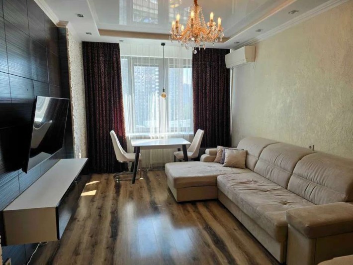 Продаж 2-к квартири Дніпровська набережна 14 - фото 1