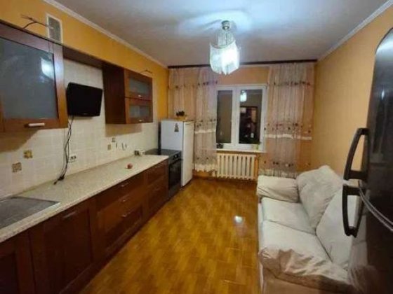 Продаж 3-к квартири вул. Милославська 4 Київ