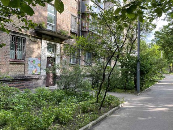 Продається простора 4 кімнатна квартира за адресою: вул. Тульчинська 7, Подільський район, масив Кур Київ