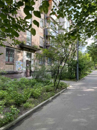 Продається простора 4 кімнатна квартира за адресою: вул. Тульчинська 7, Подільський район, масив Кур - фото 1