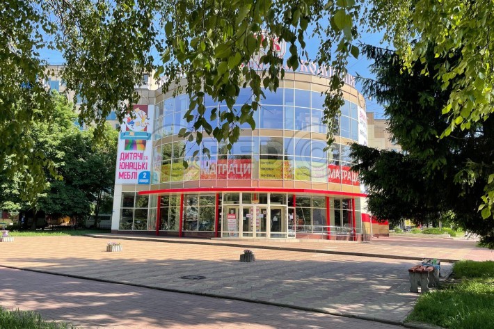 Оренда торгівельних площ на "Зарічному" - фото 1