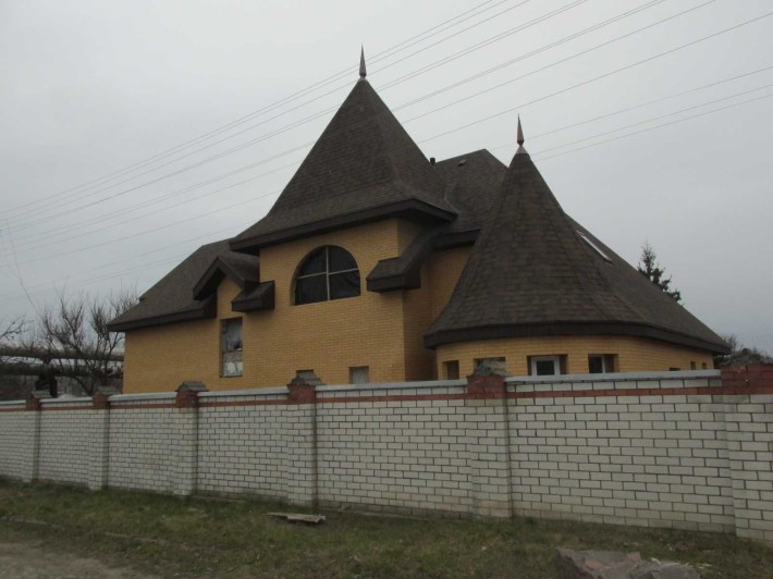 Продам двоповерховий будинок заг.пл .238 кв.м. по вул. Шахтарській - фото 1