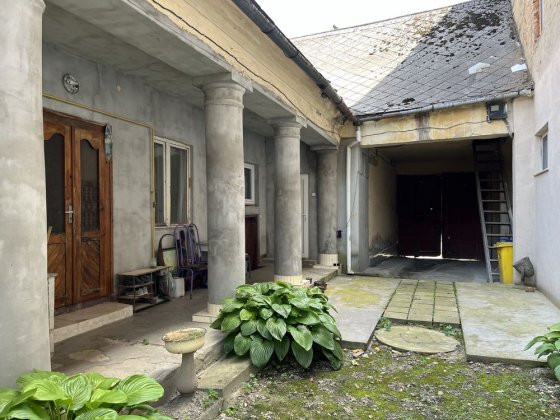 Дім 151 м2 ділянка 8 сот приватизована Центр Берегово Шевченка 7 Берегове