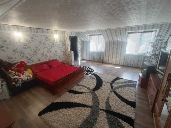 ПРОДАЖ 2-х кімнатного будинку у центральній часчтині Берегова,мансарда Берегово