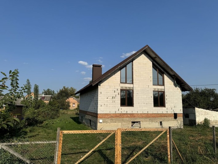 Продам власний будинок у затишному районі міста - фото 1