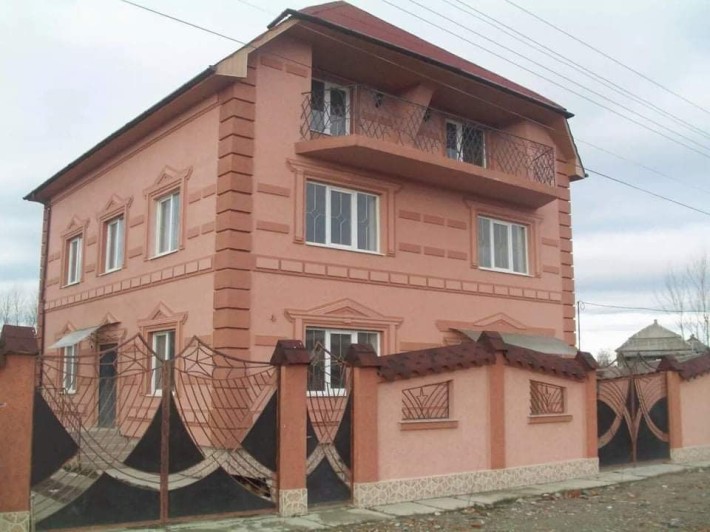 Дім 309 м2 ділянка 7 сотин Берегово АТБ вул. Тиха 4 - фото 1