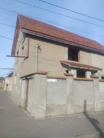 Продаж 2 поверхового будинку (80 відсотків готовності) м.Берегове - фото 1